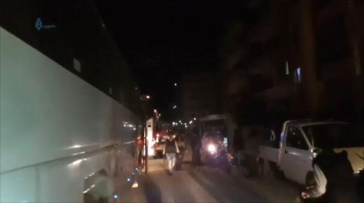 خروج الدفعة الخامسة من مهجري حي الوعر وسط ظروف قاسية