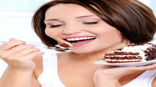 تفسير حلم أكل الحلويات في المنام لابن سيرين والنابلسي