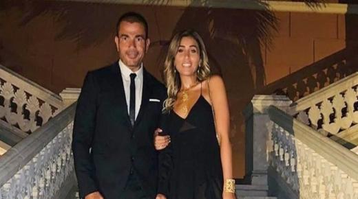 شاهد بالصور عمرو دياب ودينا الشربيني في عزاء والد المنتج حمادة اسماعيل