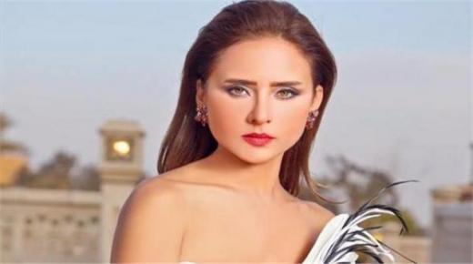 نيللي كريم نصابة محترفة في مسلسل “النصابين” الذي تم تغييره إلى “100 وش”