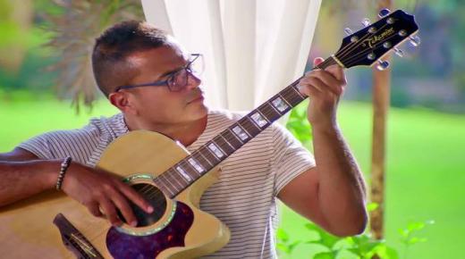 تعرف على تفاصيل اعلان عمرو دياب الجديد في رمضان بطلته الفنانة دينا الشربيني