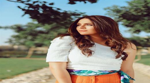 شاهد هنادي مهنا وهي تغني لمحمد رمضان في أول ظهور لها بعد تعرضها لحادث السيارة