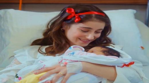 هازال كايا بطلة العشق الممنوع وفريحة تضع طفلها الأول “فكرت علي”