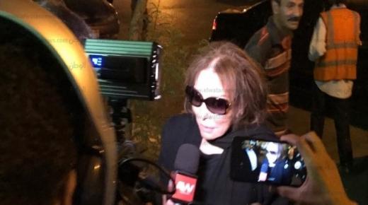 لبنى عبد العزيز بملامح حزينة جدا وكلمات مؤثرة في عزاء يوسف شريف