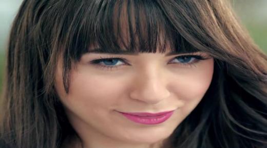 ساندي تنكد على جمهورها بسبب تعليقها الحزين على صورتها في تحدي العمر بسن الـ 80