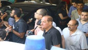 هاني مهنا ينفجر من البكاء في جنازة الراحل فاروق الفيشاوي