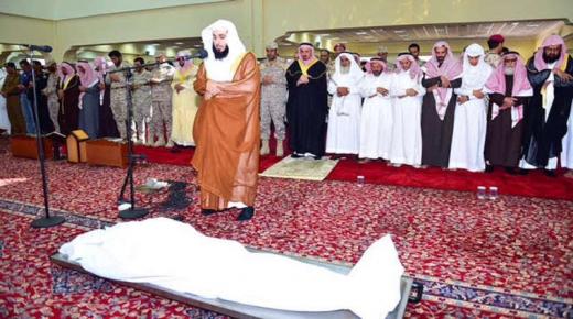 تفسير حلم صلاة الجنازة وجنازة الشهيد في المنام للعزباء والمتزوجة والحامل