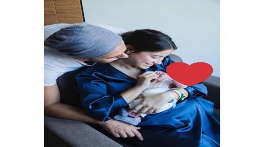 هازال كايا تنشر صورة جديدة لمولودها احتفالا بالكريسماس