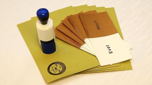 تركيا تدخل الصمت الانتخابي عشية الاستفتاء على الدستور