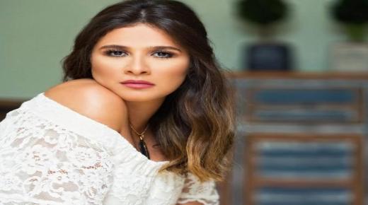 ياسمين عبد العزيز تثير حيرة جمهورها بهذا التصرف حول عودتها إلى طليقها