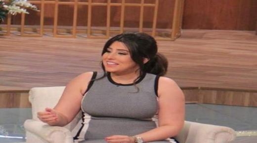 رد مفاجئ من آيتن عامر على معجب طلب الزواج منها متسائلا “امتى الطلاق”؟