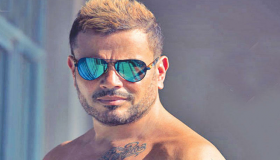 عمرو دياب يستعرض سيارته اللامبورجيني الفارهة والجمهور يعلق “نمبر وان الحقيقي وصل”