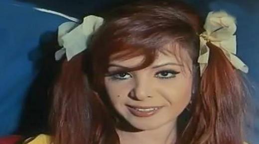 شاهد بالصور انهيار ابنة ناهد الشريف عند زيارتها قبر والدتها للمرة الأولى