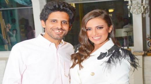 إسراء عبد الفتاح تعلن عن حملها الأول في شهرها الأخير بصورة أمام الكعبة