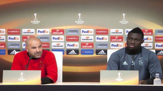 إقتراب برشلونة من الحصول على مدافع أياكس