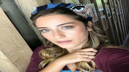 هازال كايا بالبكيني وهي حامل لتقول: أحب أعرفكم على مولودي