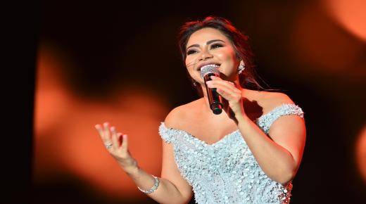 شيرين تعود بالزمن وتفاجئ جمهورها بهذه الإطلالة