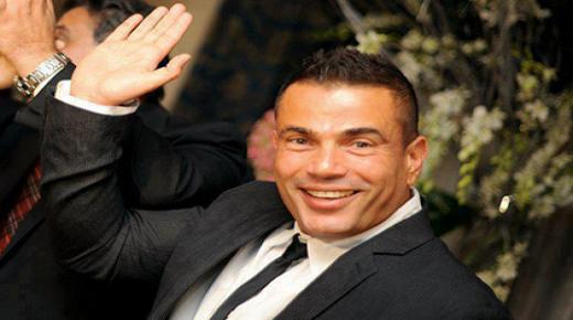 بالفيديو عمرو دياب يتجاهل أحد محبينه بعد صعوده على المسرح