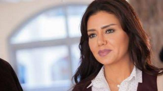 طلب غير متوقع من رانيا يوسف لصابرين