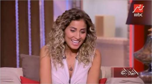 وأخيراً دينا الشربيني تكشف عن علاقتها بعمرو دياب، وهكذا تحدثت عنه بخجل