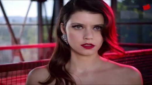 بيرين سات تتشاجر مع حماتها بإحدى المتاجر في إسطنبول والجمهور شاهد عليها