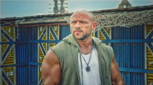 أنت ملبوس ولا مجنون هذا ما قالته والدة أحمد مكي أثناء مشاهدتها جوني والكبير وحزلقوم