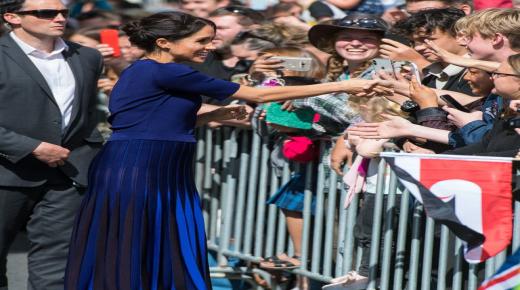 شاهد ميجان ماركل في نهاية جولتها بإطلالة مثيرة للجدل