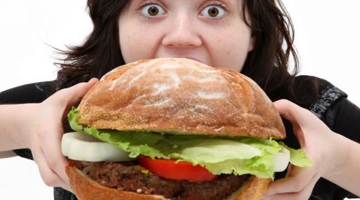 تفسير حلم الأكل في المنام لابن سرين للرجل والمرأة