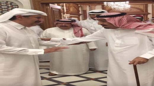 تعرف على حقيقة نشر صورة تجمع بين الشيخ حمد وخادم الحرمين الشريفين