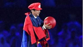 رئيس الوزراء الياباني يفاجئ الجميع ويظهر على هيئة ” سوبر ماريو “