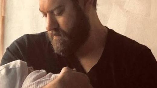 عمرو يوسف يستقبل مولودته الأولى وهذا هو اسمها