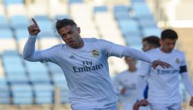 مصير ماريانو دياز لاعب ريال مدريد الشاب مرتبط بإصابات بنزيمة
