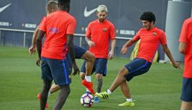 برشلونة يجري المران الأخير قبل مباراة الجولة الأولى من الليجا