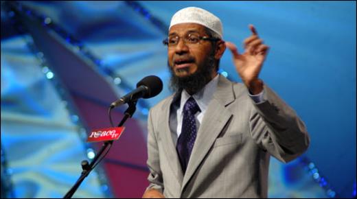 ننشر صور الداعية نايك ذاكر مع الشيخ السديسي لتناول الإفطار بالحرم المكي